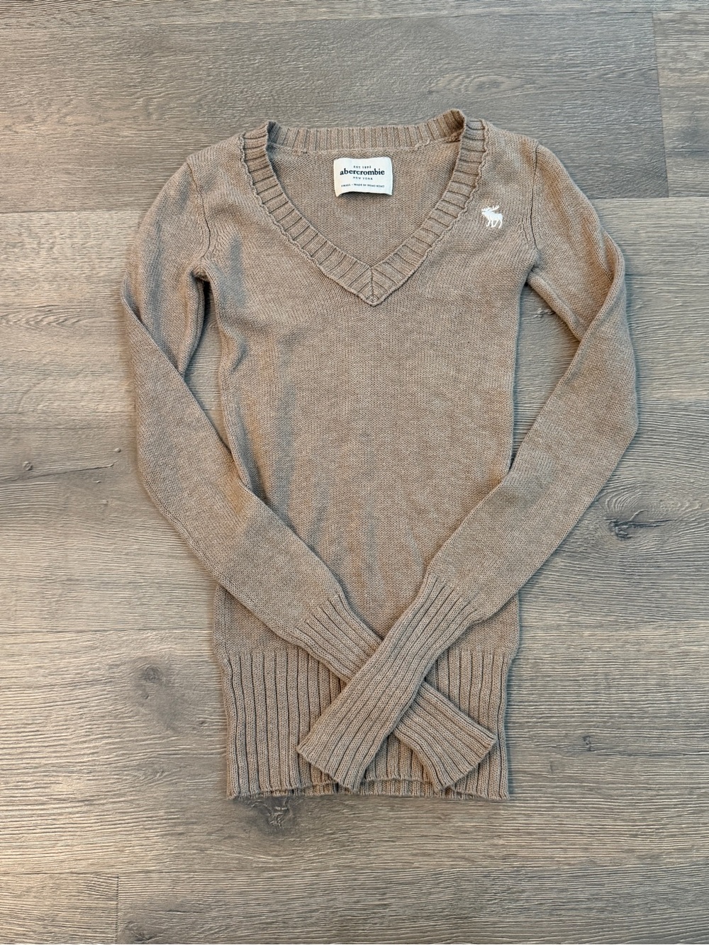 Abercrombie kids v-neck sweater Y2K khaki tan beige girls